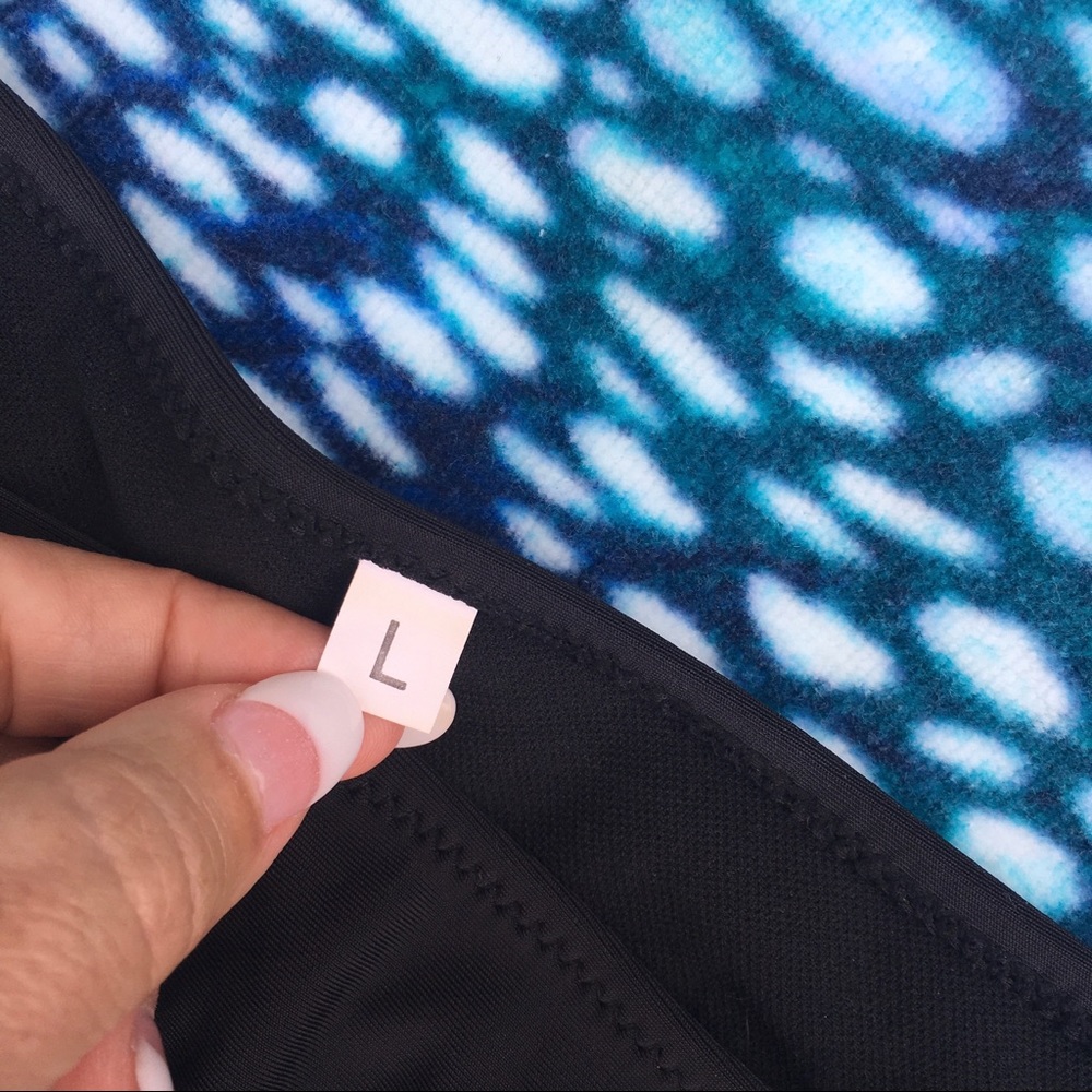 3-Strings Bikini - Picture 6 of 9